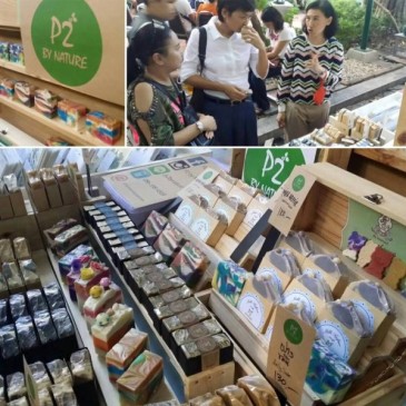 ออกร้านที่สวนแก้วในงาน ไอ แอม เด็ค