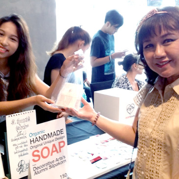 ออกร้านช่วยเนปาล